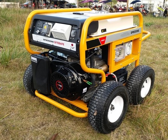 7500 Watts Portable Power Gasoline Generator with RCD and 4 X pneumatic Large Wheels (GP8000SE)